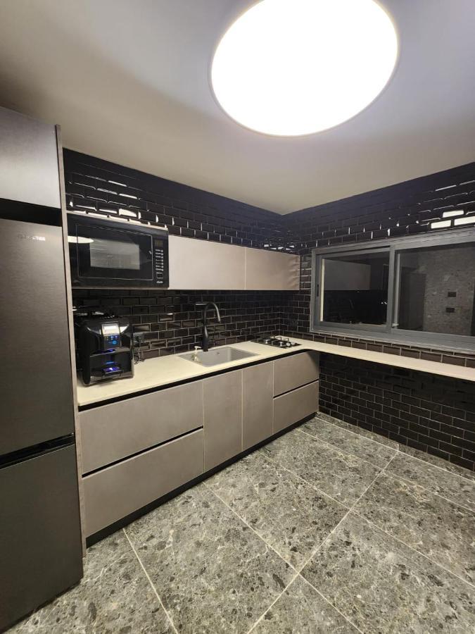 מבנים בים 75 Suites At Sea Hajfa Zewnętrze zdjęcie