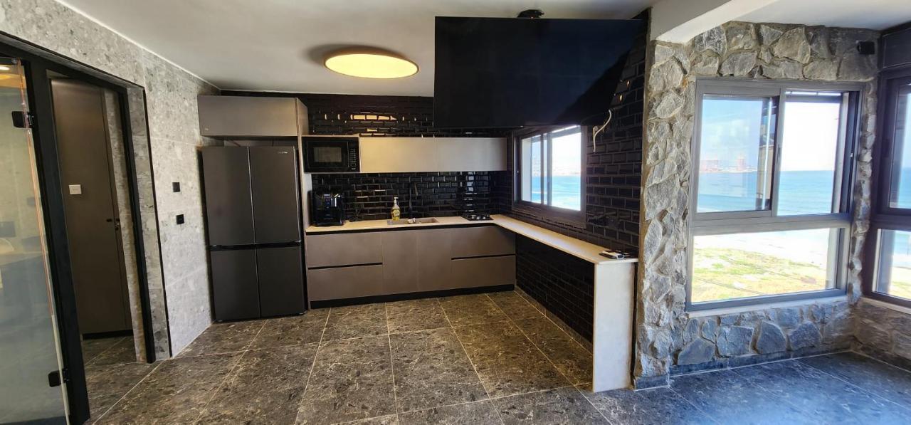 מבנים בים 75 Suites At Sea Hajfa Zewnętrze zdjęcie