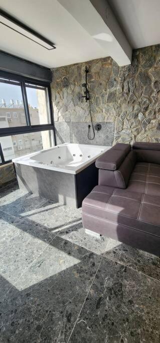 מבנים בים 75 Suites At Sea Hajfa Zewnętrze zdjęcie