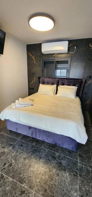 מבנים בים 75 Suites At Sea Hajfa Zewnętrze zdjęcie
