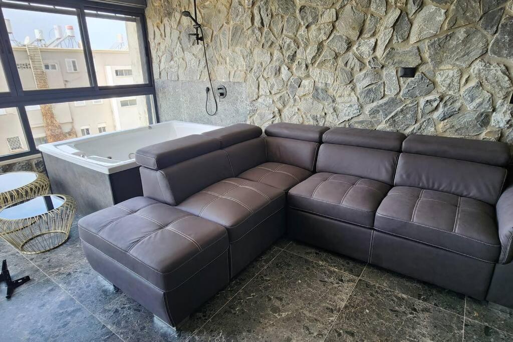 מבנים בים 75 Suites At Sea Hajfa Zewnętrze zdjęcie