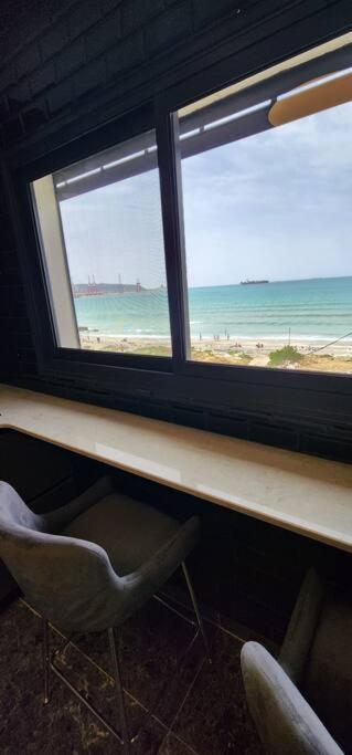 מבנים בים 75 Suites At Sea Hajfa Zewnętrze zdjęcie