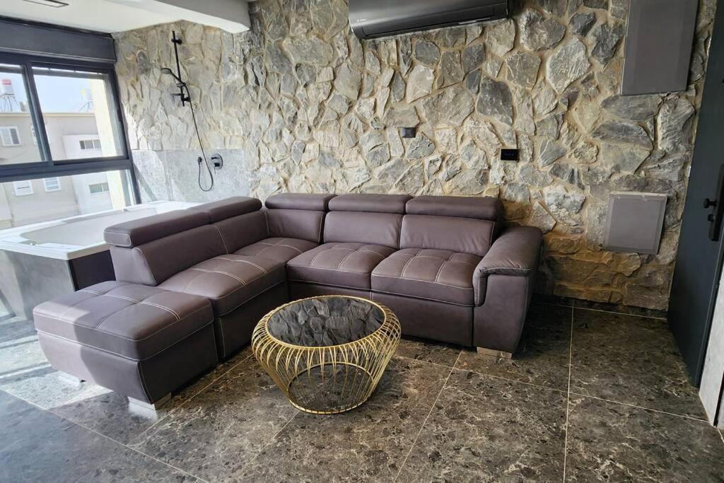 מבנים בים 75 Suites At Sea Hajfa Zewnętrze zdjęcie